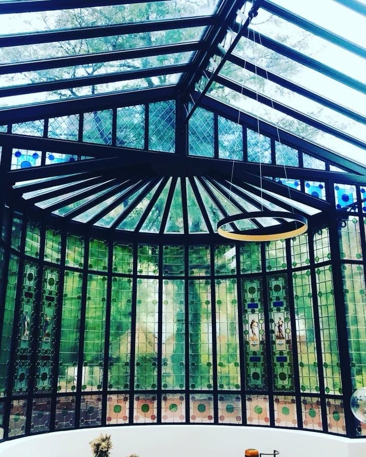 Toiture de piscine à trois pentes