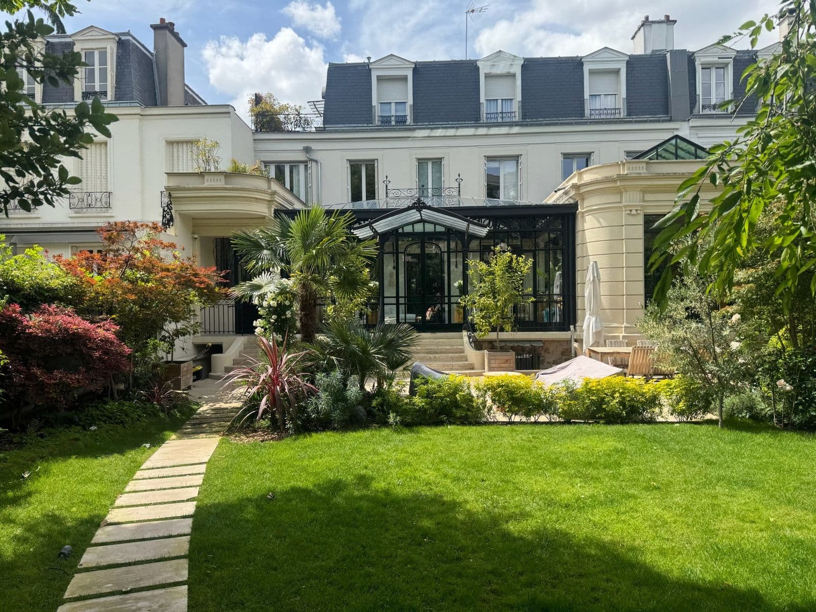 Jardin d'hiver vu du parc