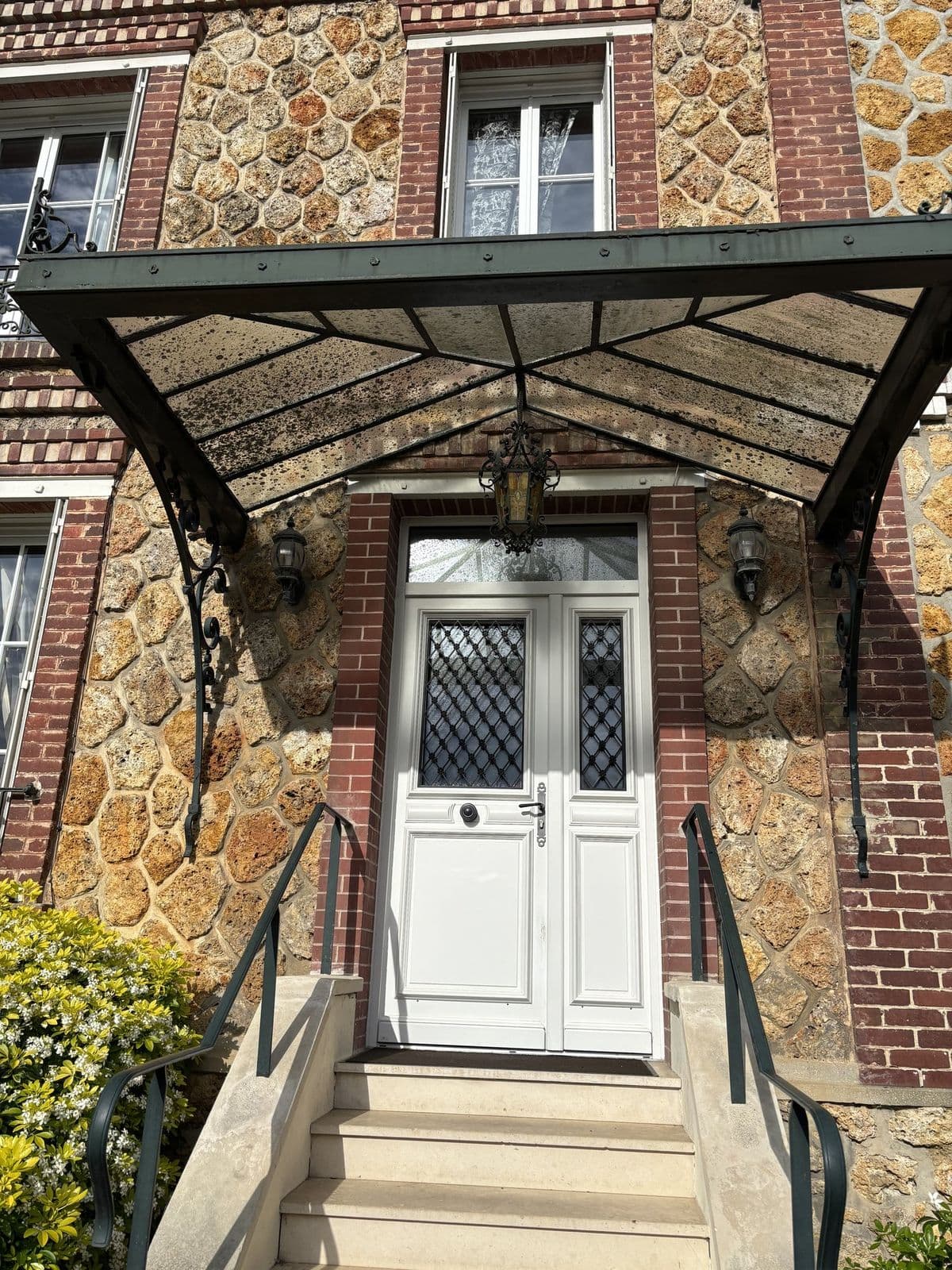 Marquise d'entrée sur maison en meulière, 2026