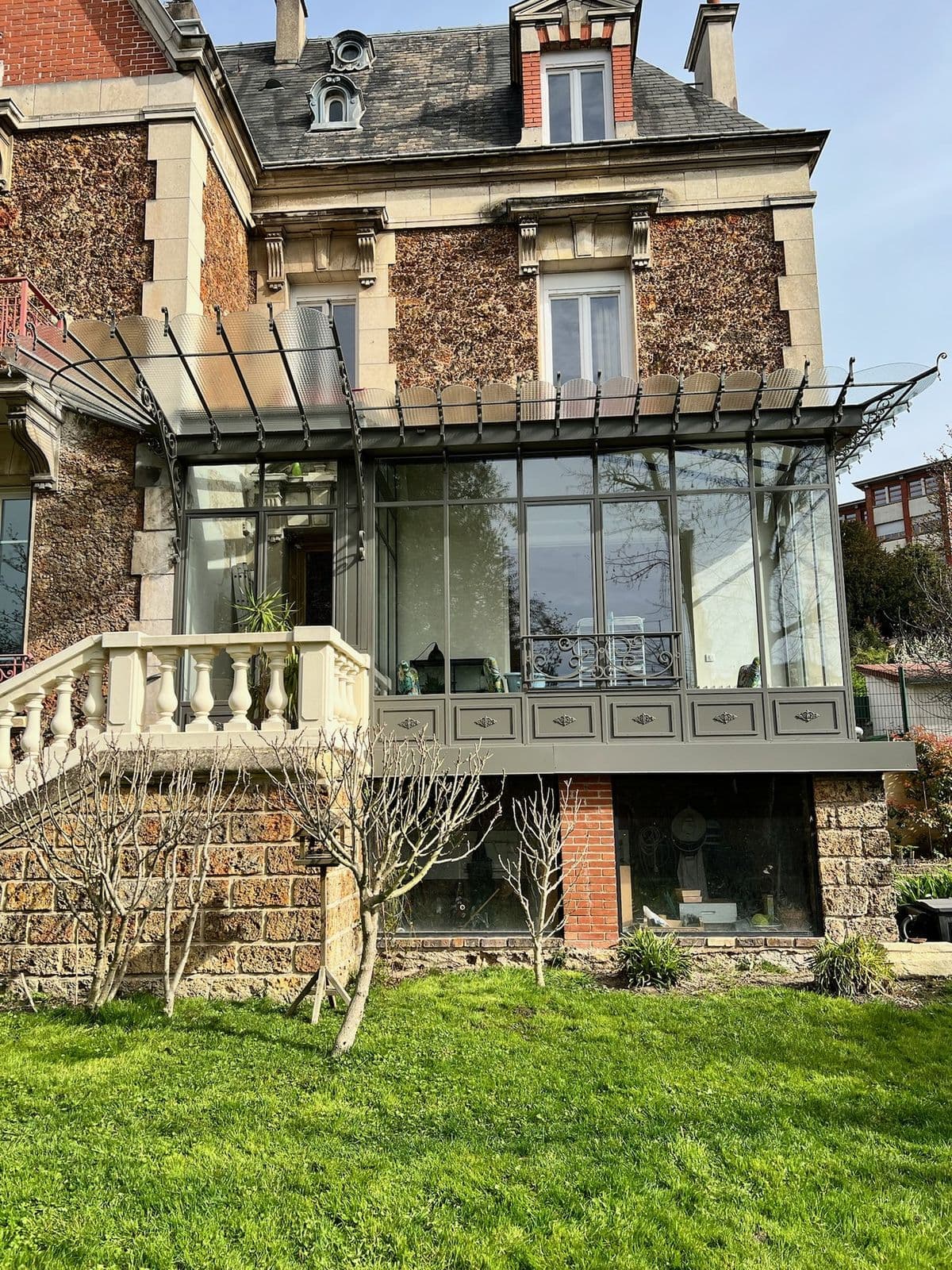 Véranda de jardin en acier avec marquise