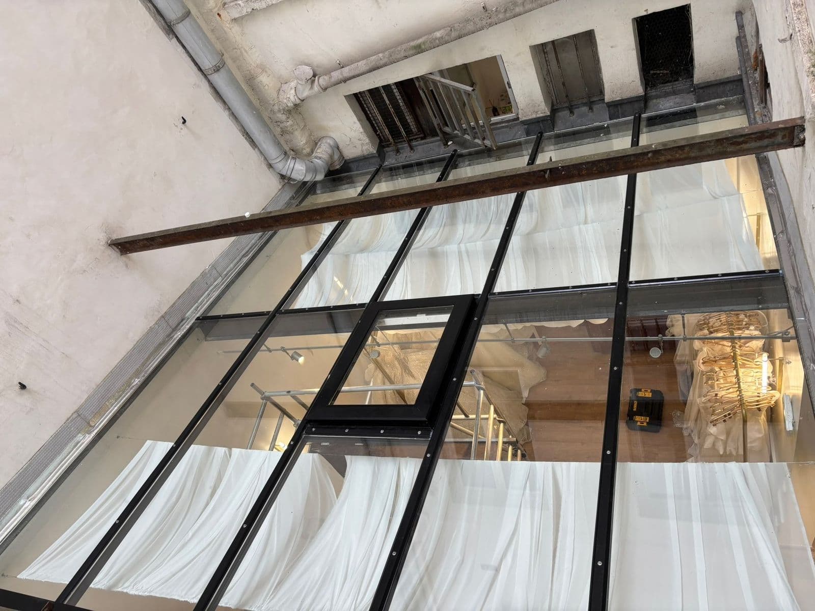 Verrière de toit de boutique avec trappe d'accès