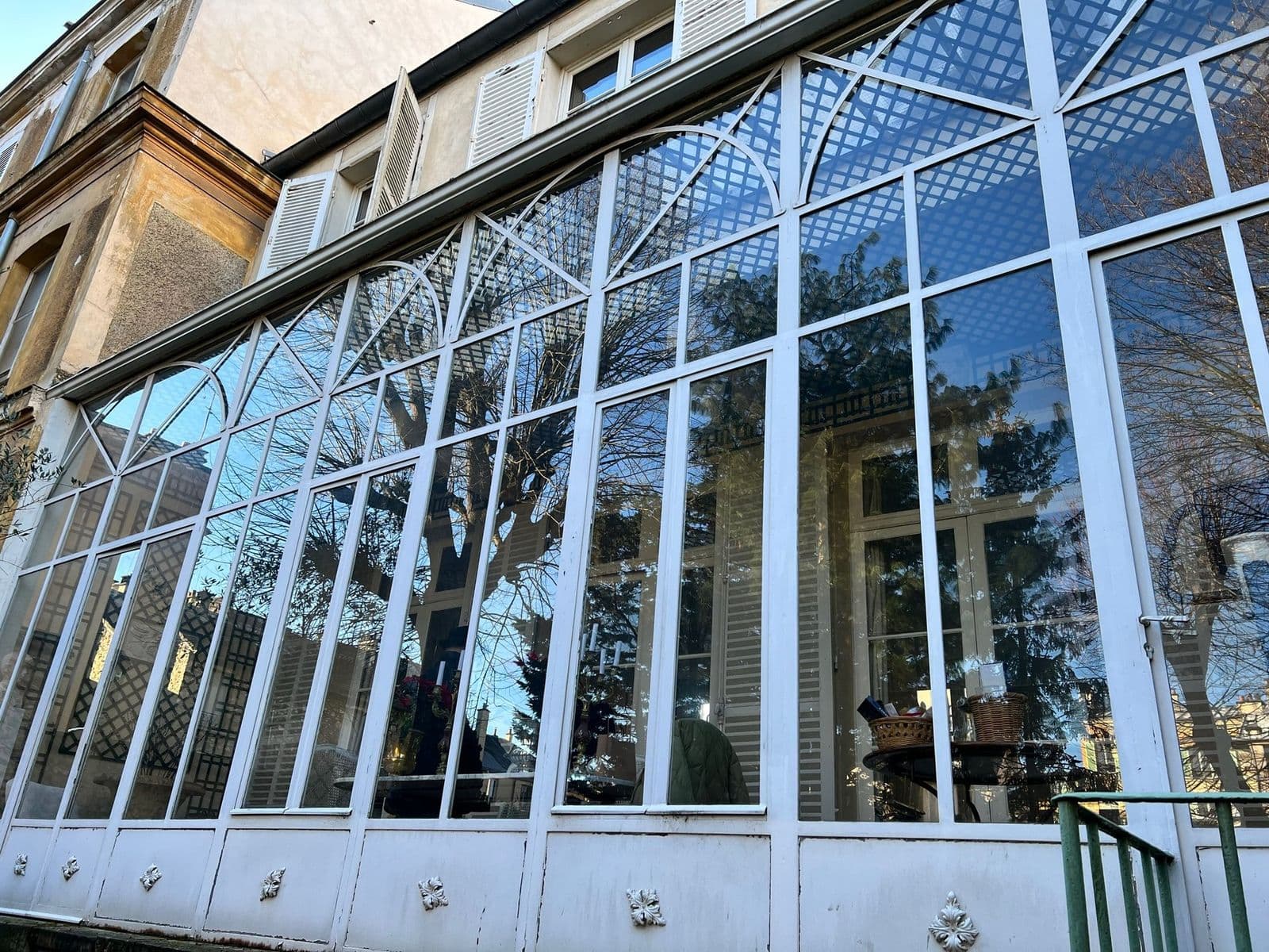 Façade vitrée d'immeuble